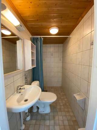 Отели типа «постель и завтрак» Kastelholms Gästhem Sund Двухместный номер с 1 кроватью и собственной ванной комнатой-4