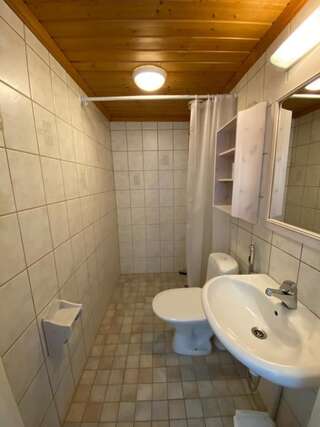 Отели типа «постель и завтрак» Kastelholms Gästhem Sund Двухместный номер с 1 кроватью и собственной ванной комнатой-41